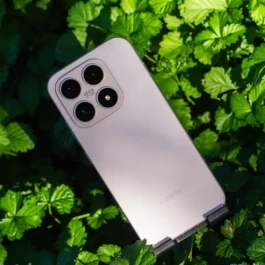 小米被“低估”的一款旗舰手机，骁龙8E5+7000mAh，目前还在降价