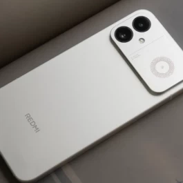16GB+骁龙8至尊版只卖2379？这台手机首发价一出来，友商连夜改PPT