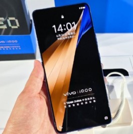iQOO Neo9S Pro+配件送耳机吗？