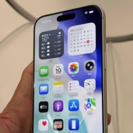 手机诞生“新卷王”，2025公认“口碑最佳”的3款手机