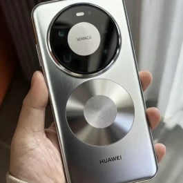 华为 Mate 80销量稳居高位，但这两个缺点，评论区几乎天天吵