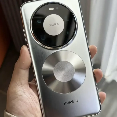 华为 Mate 80销量稳居高位,但这两个缺点,评论区几乎天天吵