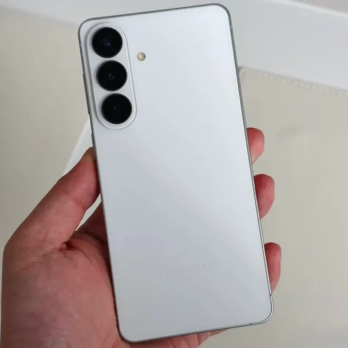 三星Galaxy S26评测：今年最漂亮的小屏旗舰，可惜有两个缺点